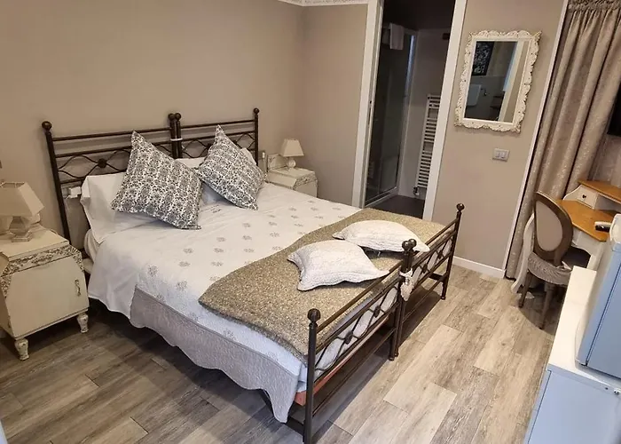 Le Stanze Di Rigoletto ベッド・アンド・ブレックファスト パルマ